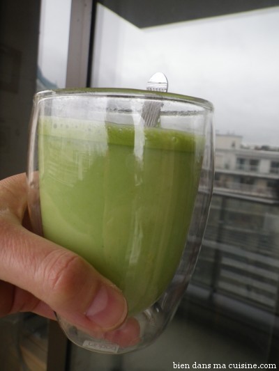 Etape 4 ( Mettre moins d'eau que moi si vous voulez une boisson plus épaisse. Notez la mousse subtile en surface.