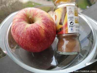 ETAPE 1 - Pour faire une pomme chaude à la cannelle, il faut 1) une pomme 2) de la cannelle.