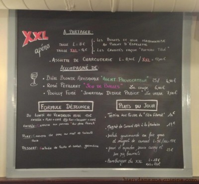 Le menu du XXL café (restaurant à Versailles).