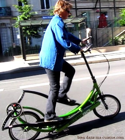 Elliptigo : une machine infernale créée pour les dingues de running... qui pour diverses raisons, n'ont pas le droit de courir ! Suites d'accident, grossesse, mal au dos... Ici on travaille fort (c'est cardio !) mais sans faire souffrir ses articulations.