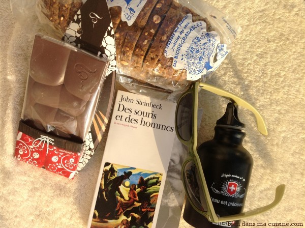 Un bon classique, de l'eau fraîche, des lunettes de soleil, du bon pain et du bon chocolat Sève (qui donne presque l'illusion de faire du sport !), ne changez rien pour moi !