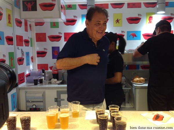 Ce food truck Daily Wagon a été décoré par l'artiste Gilles Ouaki, actuellement exposé à la galerie Caplain Matignon (29 avenue Matignon 75008 Paris)