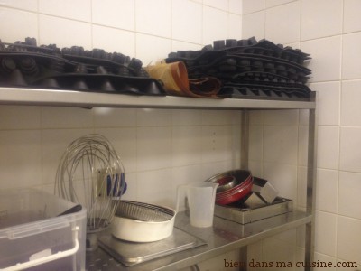 Les moules à gâteaux, pour préparer les centaines de sablés et douceurs quotidiennes. J'ai les mêmes à la maison, certes en plus petite taille, mais les mêmes !