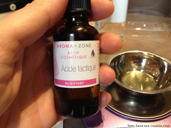 Ajoutez l'acide lactique afin de retrouver un pH compatible avec celui de la peau.