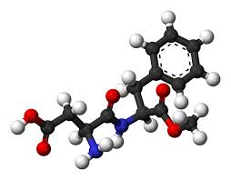 L'aspartame est un édulcorant entièrement chimique.
