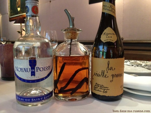 Les 3 alcools du baba magique : rhum vanillé, noyau de Poissy et Vieille prune. Ultra gourmand ! 