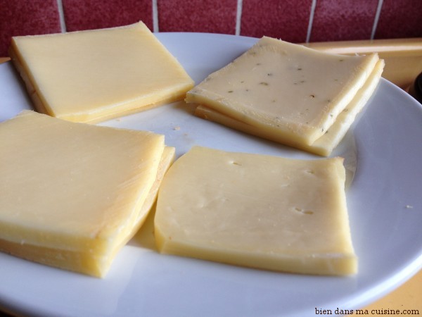 1) Prenez du fromage à raclette.