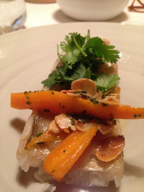Merlan Brillant, sauce Eriang, coriandre fraîche et carottes fanes.