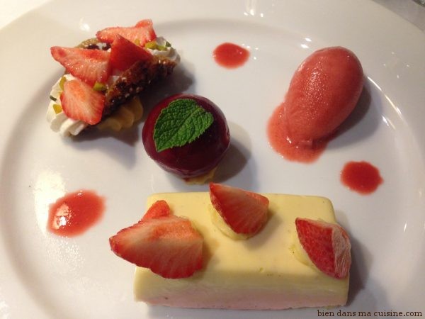 Crémeux à la fraise et au chocolat blanc, sorbet fraise.