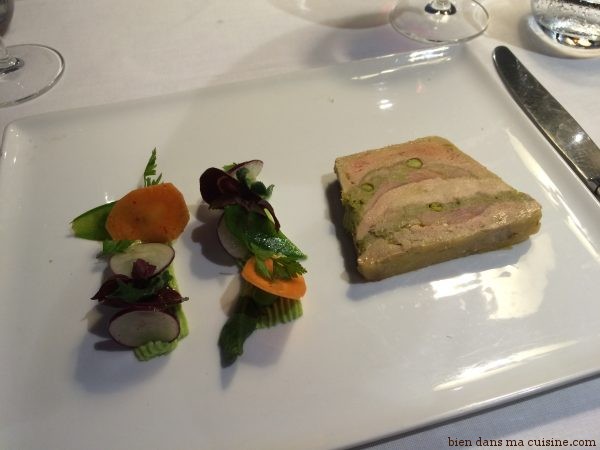 Terrine de foie gras à la truite fumée.