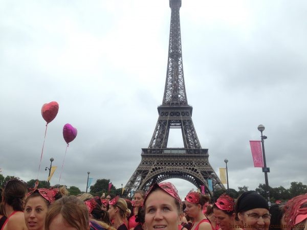 10 - Parce que la Tour Eiffel veille sur nous, qu'elle nous regarde partir, et que ça, ça n'a pas de prix.